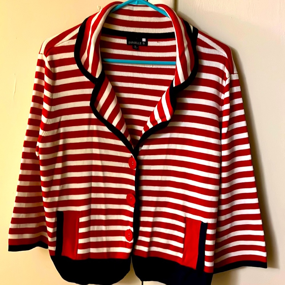 Woman’s sweater/ short cardigan